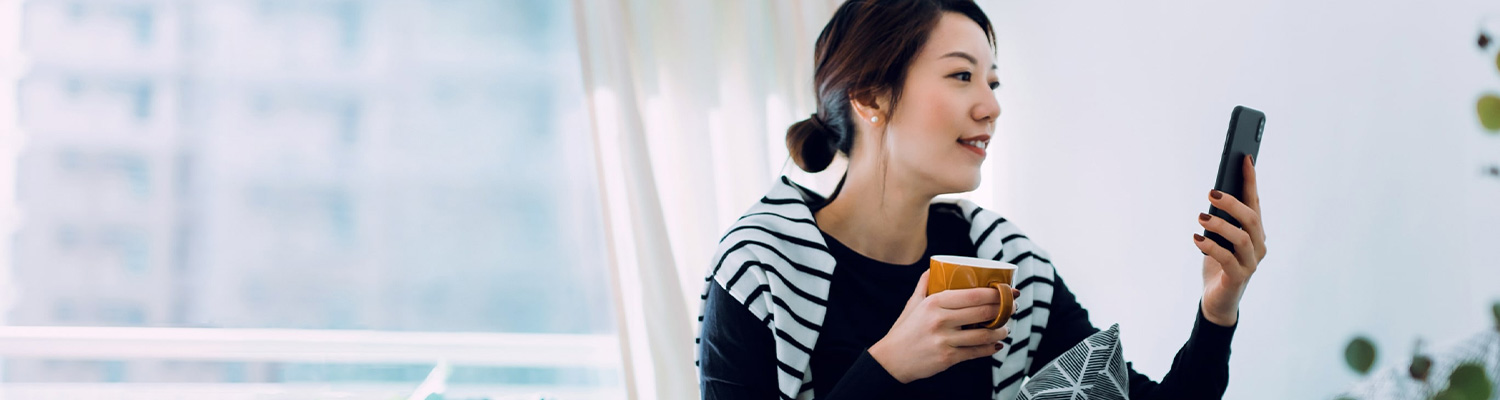 a women on a mobile device staying up to date with her health care appointments
