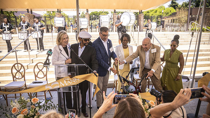 Highmark Blue Shield market president Dan Tropeano, center, cuts the ribbon for the Highmark Mann