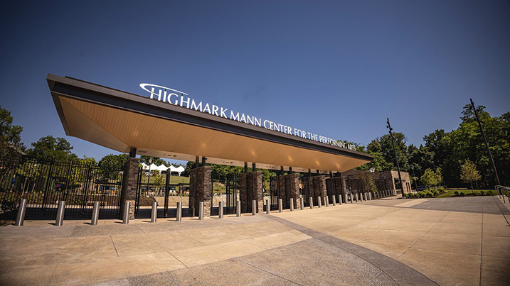Highmark Blue Shield market president Dan Tropeano, center, cuts the ribbon for the Highmark Mann